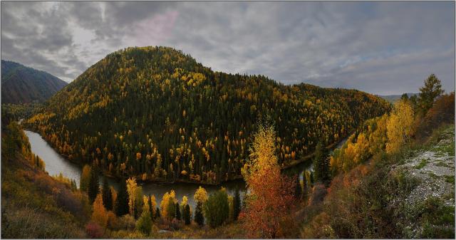 Осенний бал. Фото Анатолия Левочкина.